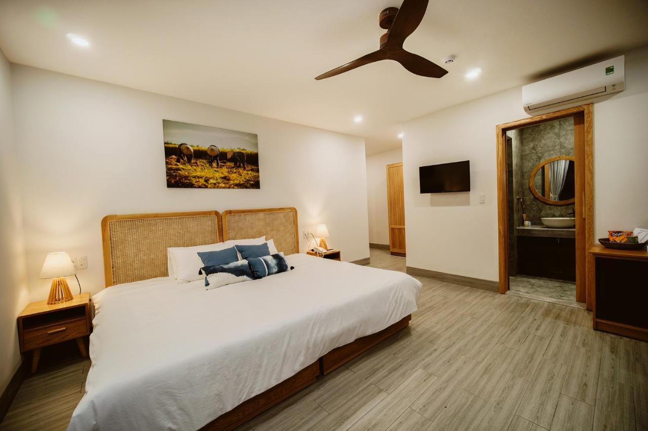 The Watermark Beachside Hotel ホイアン エクステリア 写真
